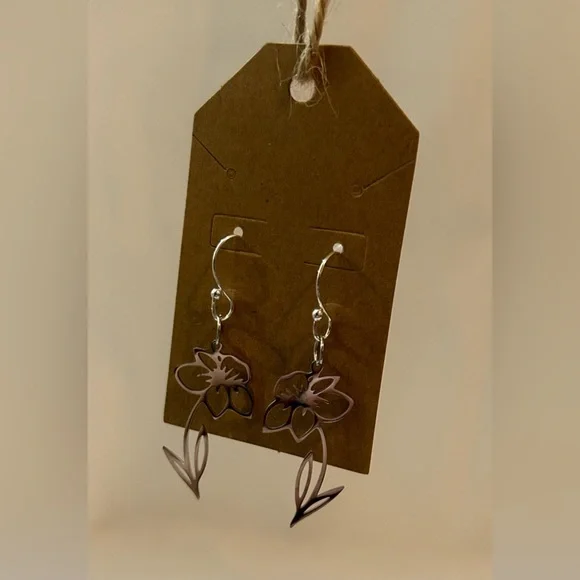 Elegant Floral Silver Tone Earrings - Picture 2 of 7